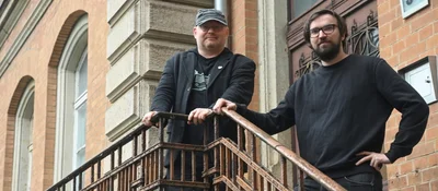 Engagiert für Populärmusik aus Chemnitz: Jörg Braune (links) von Radio T und Tobias Conrad vom Bandbüro an der früheren Schule. 