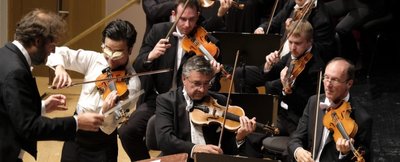 Die Musiker der Vogtland Philharmonie unter Leitung von David Marlow.