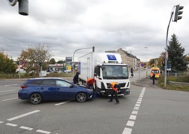 Die Polizei inspiziert den Unfallort.
