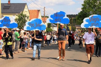 Drei Dörfer - ein großes Fest, das war die Botschaft an der Spitze des Umzuges.