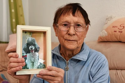 Renate Kehr aus Adorf trauert um ihren verstorbenen Hund Felix. 