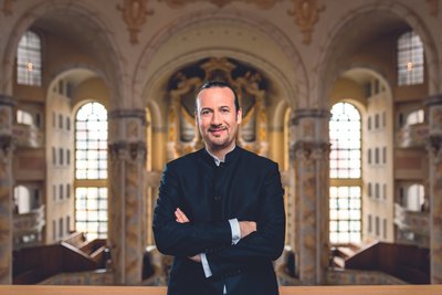 Frauenkirchenkantor Matthias Grünert kommt direkt nach dem Neujahrsgottesdienst aus der Dresdner Frauenkirche ins Erzgebirge.