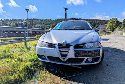 Wie das hintere ist auch das vordere Nummernschild verschwunden.