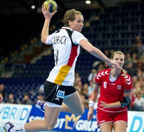 Grit Jurack bestritt am 7. Oktober 2012 in ihrer Heimatstadt Leipzig gegen Tschechien ihr letztes Spiel im Nationaltrikot. Zweimal WM-Bronze und zweimal WM-Torschützenkönigin, fünfmal Handballerin des Jahres - die heute 40-jährige Sächsin hat viel in ihrem Sport erreicht. 