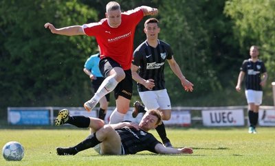 Nick Kaufmann (rotes Trikot) erzielte für Lichtenstein den Treffer zum zwischenzeitlichen 1:1. 