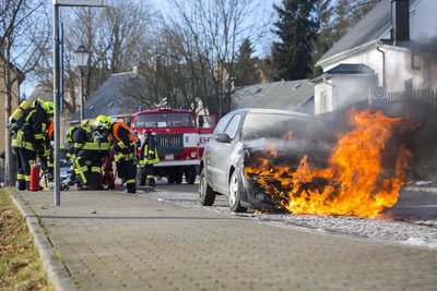 Wegen eines technischen Defekts stand am Dienstag ein Auto in Jöhstadt in Flammen
