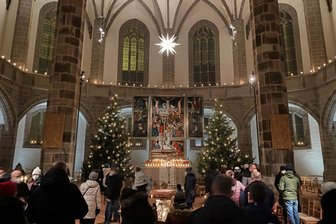550 Besucher bei Christmette in Schneeberger Bergmannsdom - In Schneeberg wurde unter Corona-Bedingungen die traditionelle Christmette gefeiert.