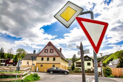 Die Kreuzung Augustusburger Straße/Zschopauer Straße in Hennersdorf soll zum Mini-Kreisel umgebaut werden.