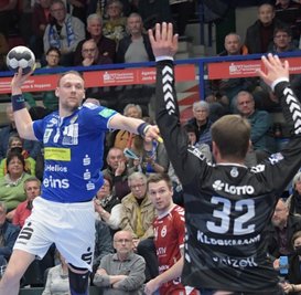 Aues Kevin Roch - hier im Heimspiel gegen Lübeck-Schwartau - konnte in Eisenach nur bedingt helfen: Er sah zeitig eine Rote Karte. 
