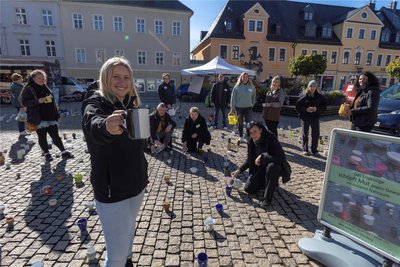 Melissa Günther arbeitet bei der Interventions- und Koordinierungsstelle im Erzgebirgskreis zur Beratung und Hilfe bei häuslicher Gewalt. Mit vielen Mitstreiterinnen und Mitstreitern war sie bei der Aktion „Mut schöpfen“ dabei.