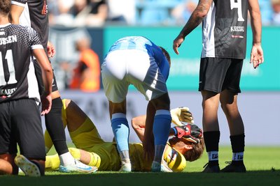Jonas Marx entschuldigte sich direkt nach dem Zusammenprall bei BFC-Keeper Steffen Westphal.