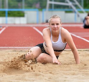 Aktuell trainiert die Glauchauer Leichtathletin Luise Hammer noch hauptsächlich auf den Anlagen des TVL Freiberg. Ab September absolviert sie ihre Übungen in den USA. 