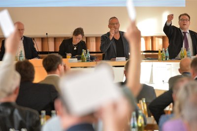Mit großer Mehrheit wendete sich der Kreistag von Mittelsachsen in Freiberg gegen überplanmäßige Ausgaben für Asylsuchende.