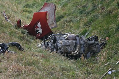 Durch die Wucht des Aufpralls wurde der Motor aus dem Opel herausgerissen.