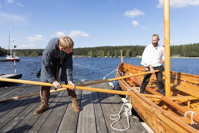 Am Freitagnachmittag ließen die Wikingerfreunde ihr Schiff zu Wasser. Am Sonnabend wollen sie unter Anleitung Schiffsknoten üben sowie das Rudern und Segeln trainieren.