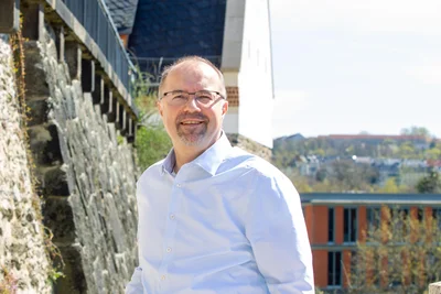 Plauens Oberbürgermeister Steffen Zenner sucht den Draht zu jungen Leuten.