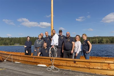 Die Erzgebirger um Ronny Neubert (Mitte) wollen im nächsten Sommer mit ihrem Schiff Toron auf der Oder von Eisenhüttenstadt bis ins polnische Wolin zu einem großen Wikingertreffen fahren.