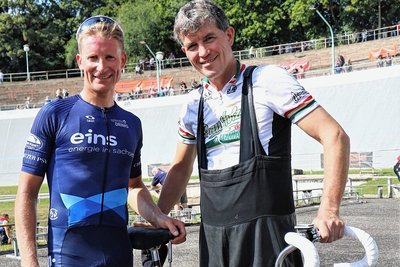 Strahlende Sieger: Robert Retschke (l.) und Schrittmacher Holger Ehnert. 
