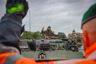 Der Bergepanzer mit der Marienberger Besatzung in Dresden.