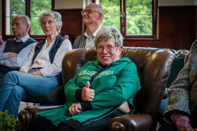 Überraschung gelungen: Heike Fröhlich im eigens für sie aufgestelten Sessel.