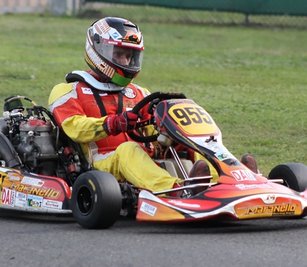 Nils Henkel vom MC Grünhain hat 2021 im Mega-Kart einmal mehr überzeugt. Trotz technischer Probleme in allen Rennen sicherte sich der Schönheider am Ende wie sein Teamkollege Helmut Dürnberger den Meistertitel - damit klang die Ära dieser Meisterschaft für beide würdig aus. 