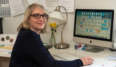Lynn Zickmantel-Schmidt in der Kontakt- und Informationsstelle für Selbsthilfe in Mittweida. Hier ist eine Selbsthilfegruppe für Angehörige von Demenzkranken gegründet worden. 