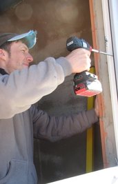 Heiko Kretschmer vom FTR Systembau ist für neue Fenster zuständig.