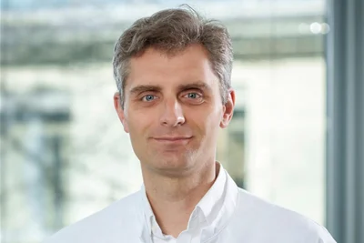 Dr. Oliver Fuchs leitet am Erzgebirgsklinikum das Endoprothetik-Zentrum im Haus Annaberg.