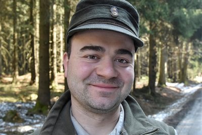 Sascha Barthel ist als Revierförster für die Waldumbaumaßnahme im Dürrenbachtal zuständig.