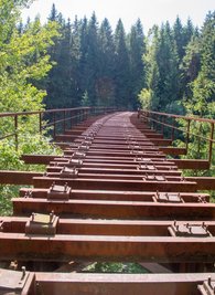 Nach dem Krieg wurden die Schienen von der Fuchsbrunnbrücke entfernt und sie konnte nicht mehr genutzt werden. 