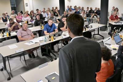 Rechtsanwalt Stefan Vetter beantwortete die Fragen der Stadträte.
