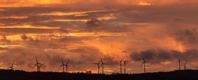 Windkraftanlagen und Solarenergie gewinnen an Bedeutung, doch garantieren sie schon jetzt Versorgungsstabilität? Die Energiewirtschaft steckt im Umbruch. Die Sorge vor einem Blackout hat auch im Vogtland zu einer Reihe von Vorbereitungen und Maßnahmen geführt. 
