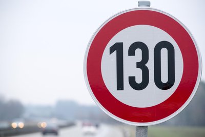 Die Grünen haben einen Gesetzentwurf für die Einführung einer Höchstgeschwindigkeit von 130 Kilometern pro Stunde ins Parlament eingebracht. Brauchen wir ein Tempokimit?