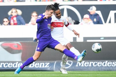 Daniel Didavi (r.) traf gegen den FC Erzgebirge Aue doppelt. 