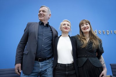 Die Linken Jan van Aken (v.l.n.r.), Ines Schwerdtner und  Heidi Reichinnek.