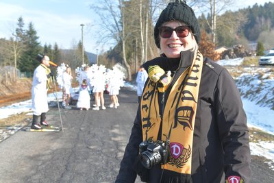 Vereinschronistin Pia Kaden ist nicht nur zu Fasching Dynamo-Fan.