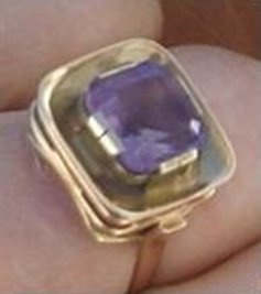 Goldener Damenring mit Amethyst