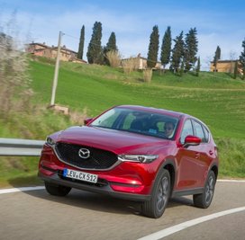 Aufgefrischte Zweitauflage: Mazda bringt seinen kompakten Geländewagen CX-5 ab für mindestens 24.990 Euro in den Handel.