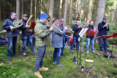 Feierliche Musik spielte die Bläsergruppe der Feuerwehr Sohl.