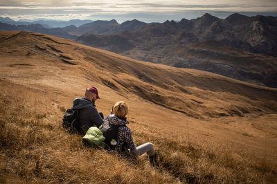 Abseits des Massentourismus: Der Naturpark Komovi bietet ruhige Pfade, ursprüngliche Landschaften und eine reiche Tierwelt.