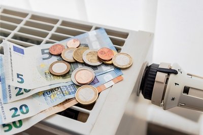 Wer als Kunde der Plauener Stadtwerke Gas im kommenden Jahr seine Gasheizung nicht herunterdreht, zahlt deutlich mehr als bislang. Pro Kilowattstunde erhöht sich der Arbeitspreis um 1,63 Cent auf dann 8,51 Cent. 