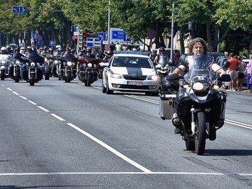Sternstunde für den bekennenden Biker 2018 im lettischen Ventspils. Beim größten Bikertreffen des Baltikums führte Gero Fehlhauer auf seiner BMW GS Adventure die Ausfahrt mit Tausenden Teilnehmern an. Die Polizei hatte diese Poleposition für "a german newspaper" erlaubt. 