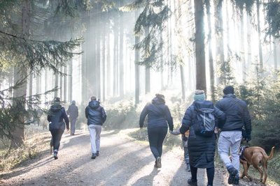 Bei der 6. Reichenbacher Hundewanderung waren mehr als 100 Teilnehmer unterwegs.