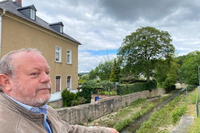 Die Stadt kümmert sich um Böschungsbau und Uferbegrenzung sowie den Wernesbach. Die Renaturierung der Göltzsch-Sohle ist Sache der Landestalsperrenverwaltung. Das Projekt liegt in Händen von Jonas Ficker, LTV-Betriebsleiter für Fließgewässer. Der Umbau wird rund zwei Jahre dauern, da es zwischendurch Pausen geben muss: Von Oktober bis April ist Fischschutzzeit.