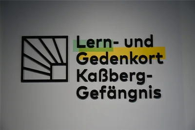 Der Lern-und Gedenkort auf dem Kaßberg wird am Donnerstagabend zum Veranstaltungsort einer besonderen Lesung.
