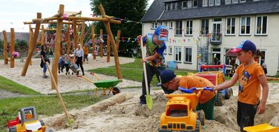 Eindrücke hinter dem Hortgebäude der Gelenauer Kita "Kunterbunt".