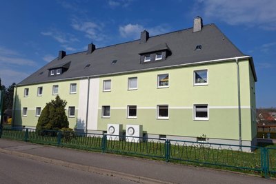 Das Pilotprojekt-Doppelhaus in Flöha: Links heizt eine Erdgas-Therme, rechts wurden Wärmepumpen angeschlossen. Der Vergleich des Energieverbrauchs ergab ein überraschendes Resultat.