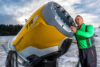 Wann Alexander Richter die Beschneiungstechnik am Hang anwerfen kann, hängt nicht nur von den Temperaturen und dem Wind ab.