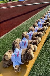 Alle Kinder konnten sich nach dem Viertelstundenlauf einen Teddy Stuart mit nach Hause nehmen.