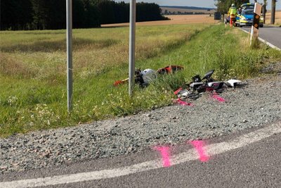Die Motorradfahrer erlitten schwere Verletzungen.